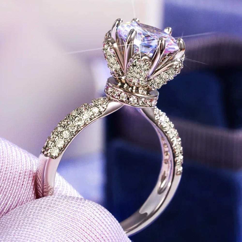 NEW LUXURY 925 STERLING SILVER FLOWERED DIAMOND RING, CUTE RING, SHINY RING.